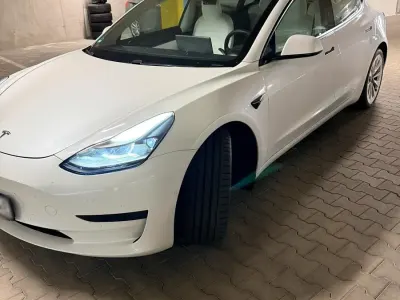 Gebraucht Tesla Model 3 Standard Range 239 kW (325 PS) 2021 Weiß Limousine