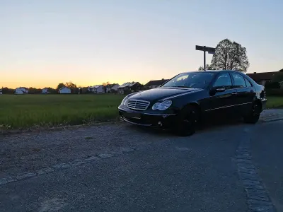 Second-hand Mercedes C200 163 CP (119 kW) 2007 Negru Berlinǎ