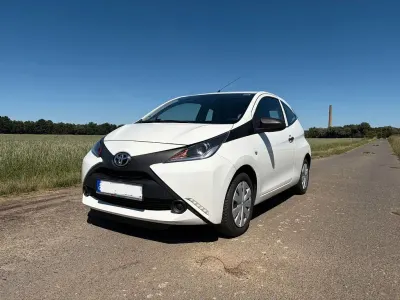 Gebraucht Toyota Aygo 69 PS (50 kW) 2016 Weiß Kleinwagen
