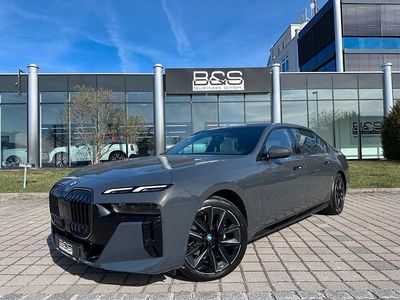 Second-hand BMW 740 M Sport 299 CP (219 kW) 2025 Gri Berlinǎ