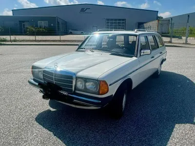 Używany Mercedes E230 133 KM (97 kW) 1983 Biały Kombi