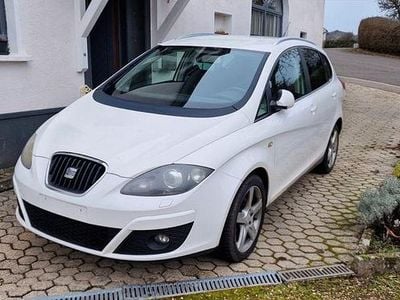 Weiß Gebraucht 2011 Seat Altea XL Style Van / Kleinbus | 1.800 € (Fairer Preis)