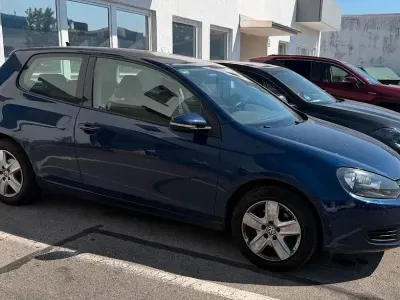 Gebraucht VW Golf VI Comfortline 122 PS (89 kW) 2010 Blau Limousine