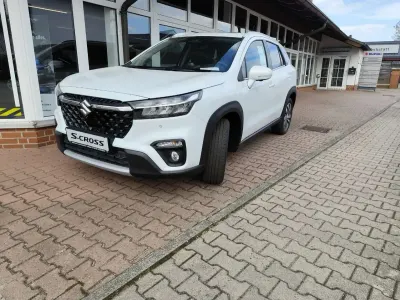 Neu Suzuki SX4 S-Cross Comfort+ 129 PS (94 kW) 2026 Cool white pearl metallic SUV