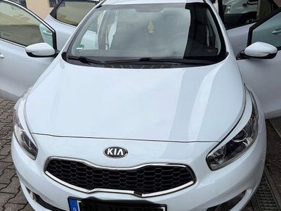 Gebraucht Kia Ceed DREAM-TEAM Edition 136 PS (100 kW) 2015 Weiß Kleinwagen