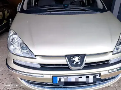 Gebraucht Peugeot 807 Allure 163 PS (119 kW) 2011 Gold Van / Kleinbus