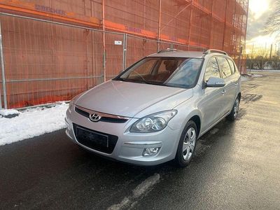 Silber Gebraucht 2010 Hyundai i30 Comfort Kombi | 4.999 € (Fairer Preis)