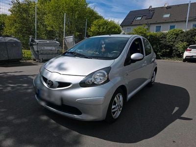 Second-hand Toyota Aygo 68 CP (50 kW) 2007 Argintiu Hatchback