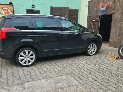 Gebraucht Peugeot 5008 Allure 150 PS (110 kW) 2013 Schwarz Van / Kleinbus