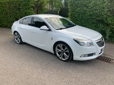 Brugt Opel Insignia OPC 160 HK (117 kW) 2010 Hvid Sedan