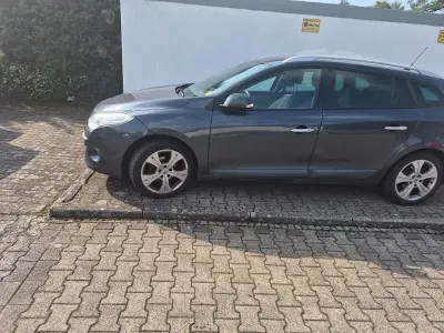 Gebraucht Renault Mégane Dynamique 106 PS (77 kW) 2011 Schwarz Limousine
