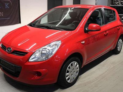 Gebraucht Hyundai i20 Edition 77 PS (56 kW) 2011 Electric red Kleinwagen
