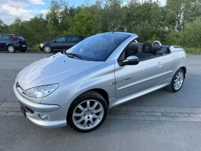 Gebraucht Peugeot 206 CC Quiksilver 109 PS (80 kW) 2005 Silber Cabrio