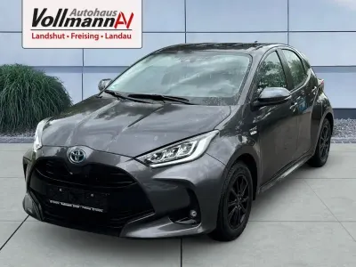 Gebraucht Toyota Yaris Hybrid Team 116 PS (85 kW) 2021 Grau Limousine