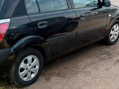 Gebraucht Kia Rio 96 PS (70 kW) 2009 Schwarz Kleinwagen