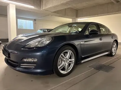 Gebraucht Porsche Panamera 4S 400 PS (294 kW) 2010 Yachtingblaumetallic Kleinwagen