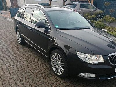 Gebraucht Skoda Superb LAURIN & KLEMENT 260 PS (191 kW) 2012 Braun Kombi