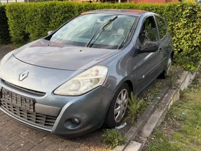 Gebraucht Renault Clio III 75 PS (55 kW) 2010 Blau Kleinwagen