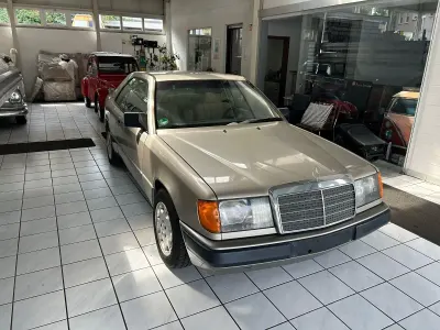 Gebraucht Mercedes 230 132 PS (97 kW) 1989 Beige Coupé