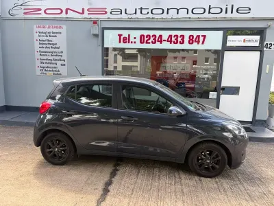 Gebraucht Hyundai i10 84 PS (61 kW) 2023 Grau Kleinwagen