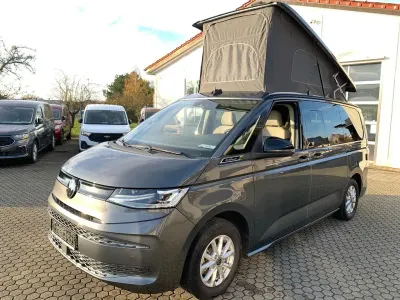 Neu VW California Beach 150 PS (110 kW) 2025 Indium grau metallic Van