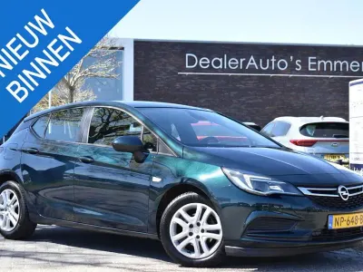 Usata Opel Astra Edition 110 CV (80 kW) 2017 Verde Berlina