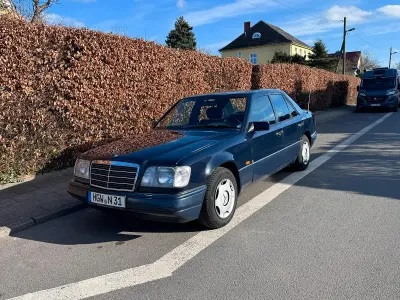 Brugt Mercedes E220 150 HK (110 kW) 1994 Blå Sedan