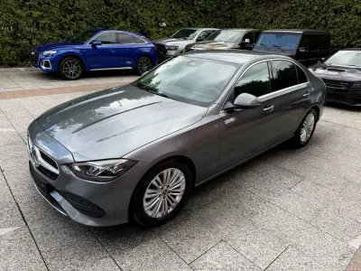 Gebraucht Mercedes C200 Avantgarde 163 PS (119 kW) 2024 Grau Limousine