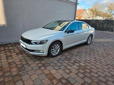 Gebraucht VW Passat Comfortline 120 PS (88 kW) 2015 Weiß Limousine