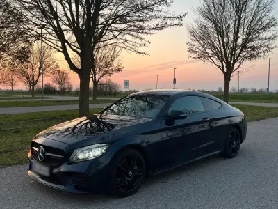 Gebraucht Mercedes C300 AMG line 255 PS (187 kW) 2018 Blau Coupé