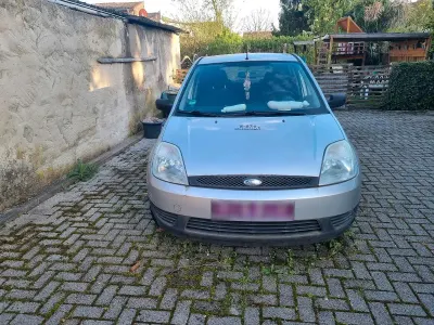Gebraucht Ford Fiesta 65 PS (47 kW) 2004 Silber Kleinwagen