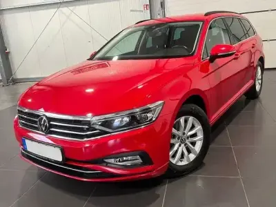 Gebraucht VW Passat 150 PS (110 kW) 2022 Tornadorot uni Kombi