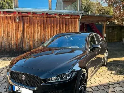 Używany Jaguar XE S 340 KM (250 kW) 2016 Czarny Sedan/Limuzyna