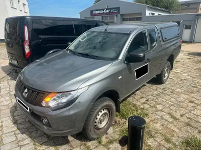 Gebraucht Mitsubishi L200 Basis 154 PS (113 kW) 2015 Grau Pickup