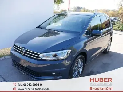 Neu VW Touran Comfortline 150 PS (110 kW) 2026 Oyster silver metallic Van / Kleinbus