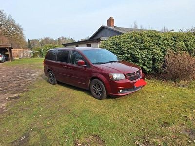 Begagnad Dodge Grand Caravan 287 HK (211 kW) 2017 Röd Minibuss