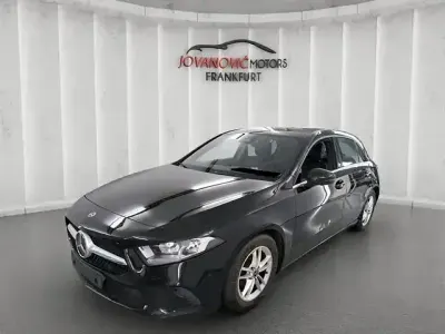 Gebraucht Mercedes A180 Style 116 PS (85 kW) 2019 Schwarz Limousine