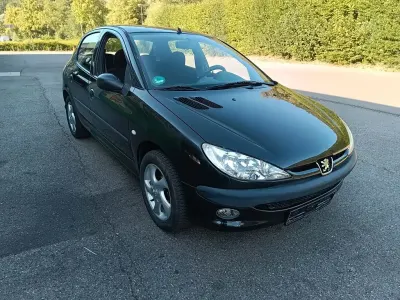 Gebraucht Peugeot 206 75 PS (55 kW) 2004 Schwarz Limousine