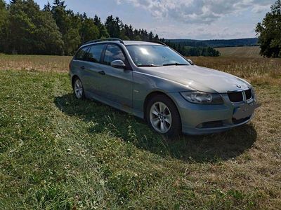 Grau Gebraucht 2005 BMW 320 Kombi | 2.399 €