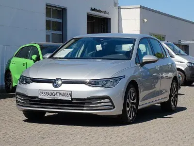 Gebraucht VW Golf VIII Active 116 PS (85 kW) 2023 Reflexsilber (metallic) Limousine