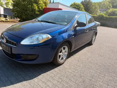 Gebraucht Fiat Bravo 90 PS (66 kW) 2010 Blau Kleinwagen