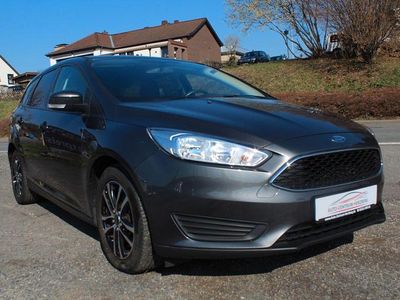 Używany Ford Focus Trend 101 KM (74 kW) 2016 Szary Sedan/Limuzyna
