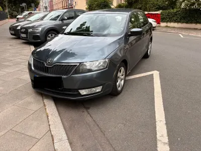 Gebraucht Skoda Rapid Ambition 105 PS (77 kW) 2014 Schwarz Kleinwagen