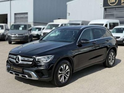 Second-hand Mercedes GLC300 245 CP (180 kW) 2022 Negru Monovolum