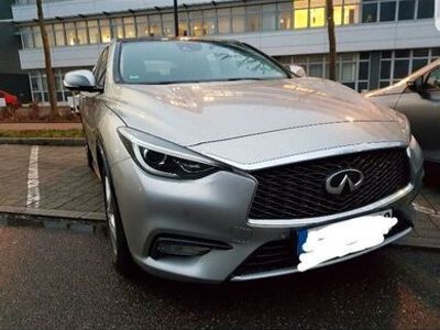 Infiniti Q30