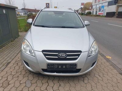 Silber Gebraucht 2009 Kia Ceed Kleinwagen | 1.700 € (Guter Preis)