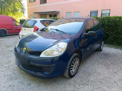 Używany Renault Clio II 75 KM (55 kW) 2008 Niebieski Hatchback