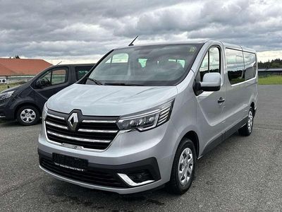 Silber metallic Gebraucht 2022 Renault Trafic Life Van / Kleinbus | 37.950 €