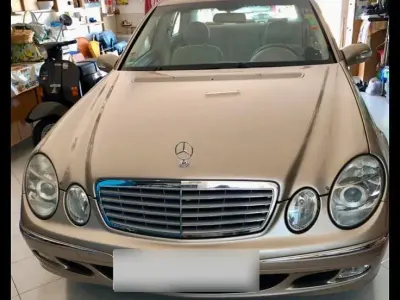 Gebraucht Mercedes E200 163 PS (119 kW) 2003 Gold Limousine