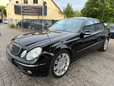 Gebraucht Mercedes E240 Avantgarde 177 PS (130 kW) 2002 Schwarz Limousine